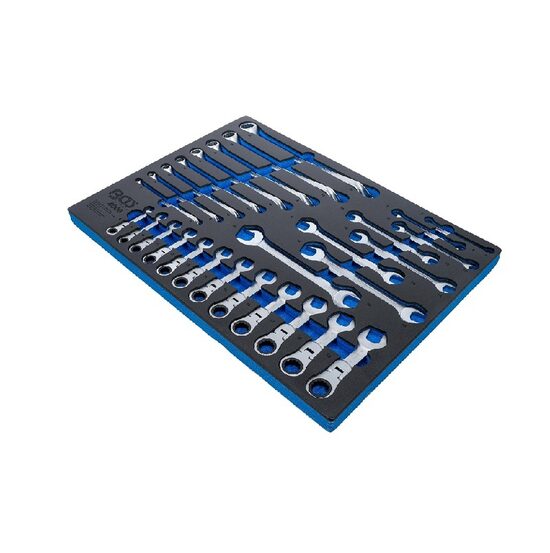 Ieliktņu komplekti ar instrumentiem instrumentu ratiņiem.